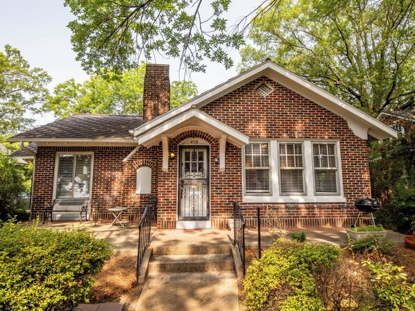 Exterior - North End Zone on 11th| Best Playoff Weekend Rate (Oxford)