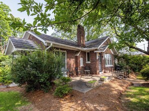 Exterior - North End Zone on 11th| Best Playoff Weekend Rate (Oxford)