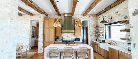 Frigorífic, microones, forn i placa de cuina