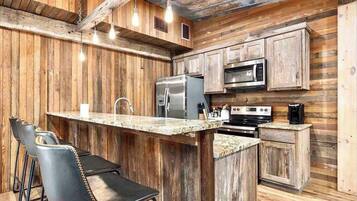 KylskÄp, mikrovÄgsugn, ugn och spishÀll