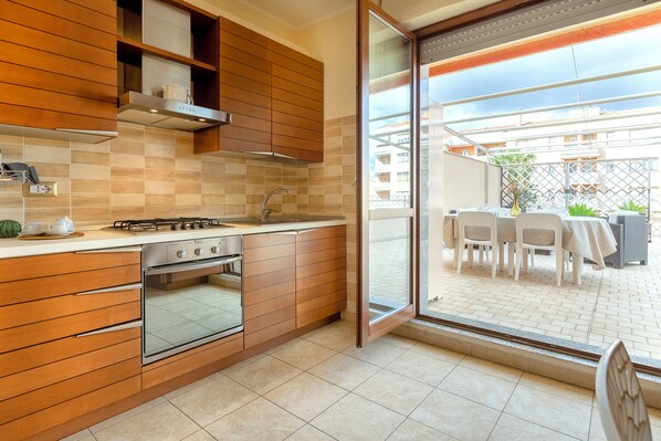 Fridge, microwave, oven, stovetop