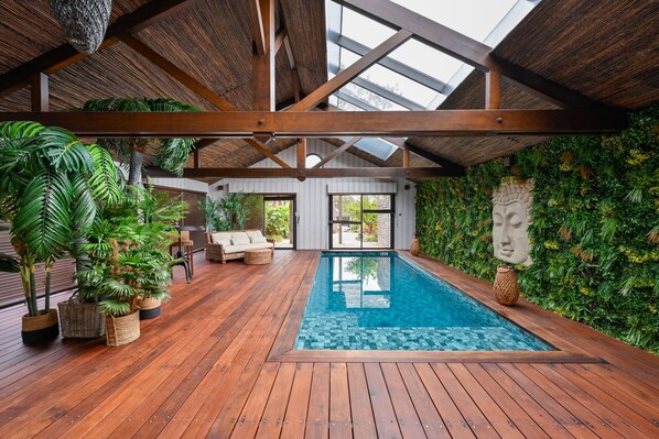 Et oppvarmet basseng