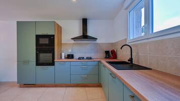 Fridge, microwave, oven, dishwasher