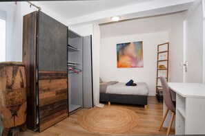 Iron/ironing board, free WiFi, bed sheets