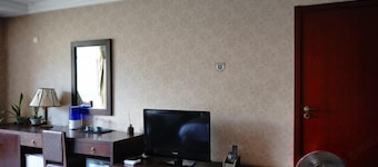Three Bears Apartment Hotel (Zhangjiakou Rongchen)