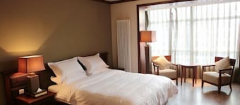 Three Bears Apartment Hotel (Zhangjiakou Rongchen)