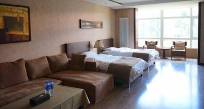 Three Bears Apartment Hotel (Zhangjiakou Rongchen)