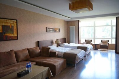 Three Bears Apartment Hotel (Zhangjiakou Rongchen)