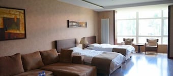 Three Bears Apartment Hotel (Zhangjiakou Rongchen)