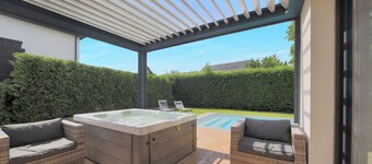 La Villa Sainghin - Piscine et Jacuzzi Privé