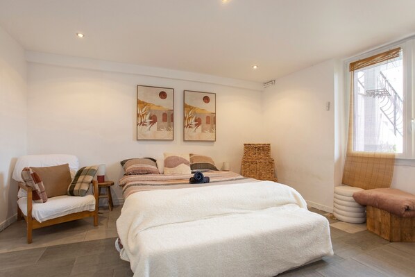 1 slaapkamer, een strijkplank/strijkijzer, gratis wifi, beddengoed