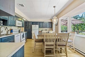 Fridge, microwave, oven, stovetop - Waterfront Hot Tub Retreat w Kayaks | Kayak Point (North Fork)