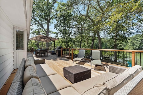 Waterfront Hot Tub Retreat w Kayaks | Kayak Point