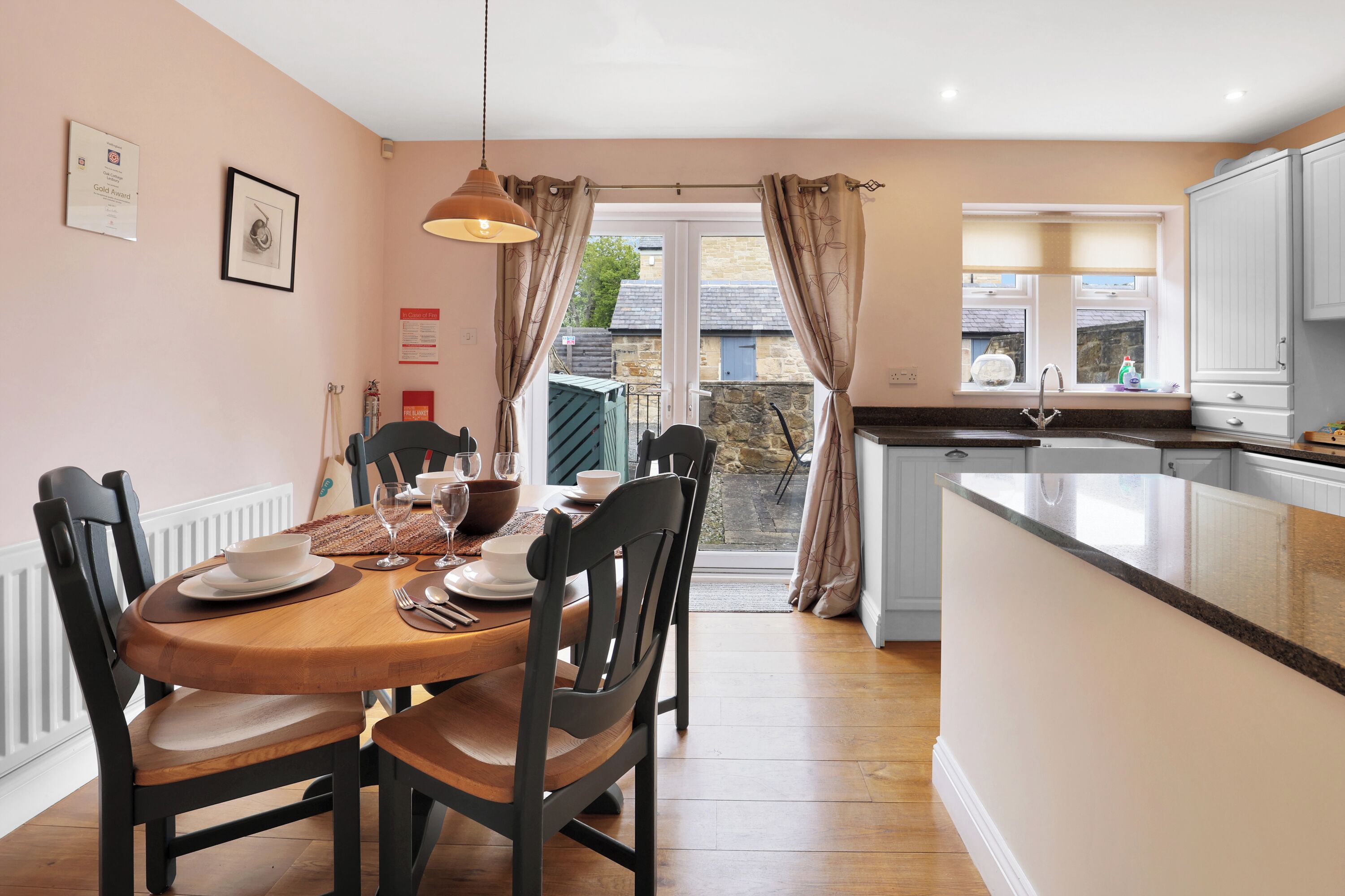 House | In-room dining