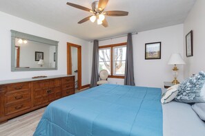 3 bedrooms, iron/ironing board, free WiFi, bed sheets