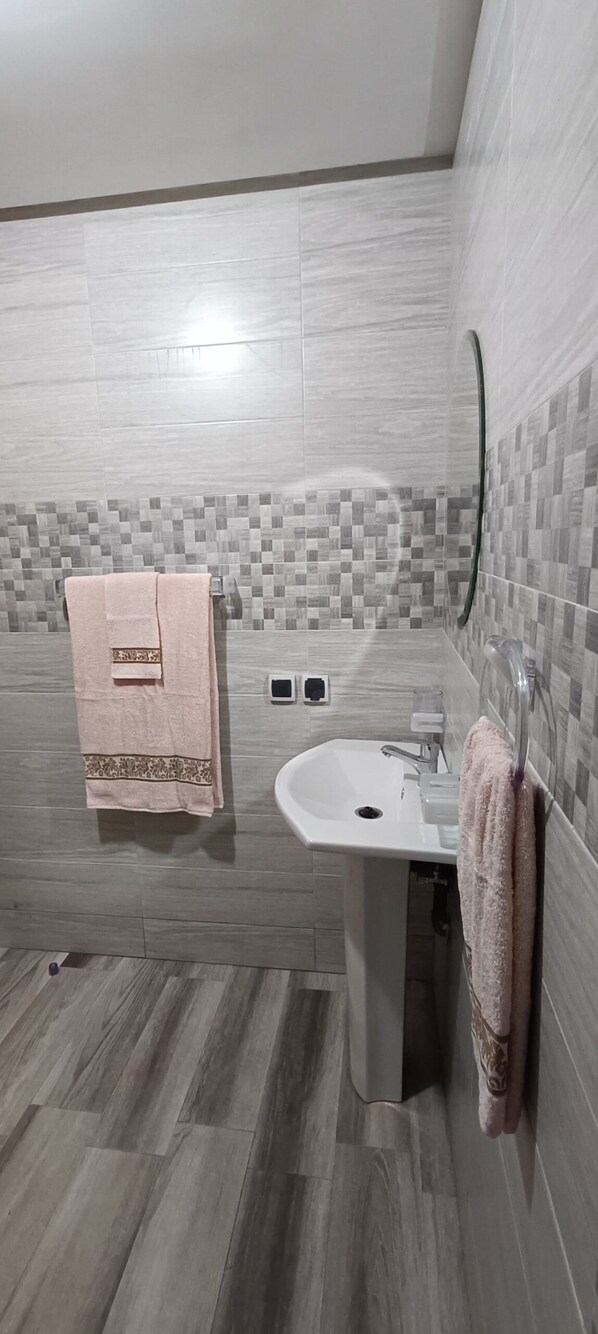 淋浴設備、風筒、提供毛巾、番梘