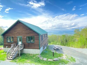 Exterior - Mountain View Escape - Stunning Views! Bethlehem, NH Cabin Near Skiing & Hiking (Bethlehem)