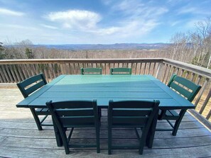 Outdoor dining - Mountain View Escape - Stunning Views! Bethlehem, NH Cabin Near Skiing & Hiking (Bethlehem)