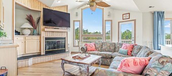 Spacious Pet Friendly 6-bedroom all season retreat in Corolla w/ pool and sauna