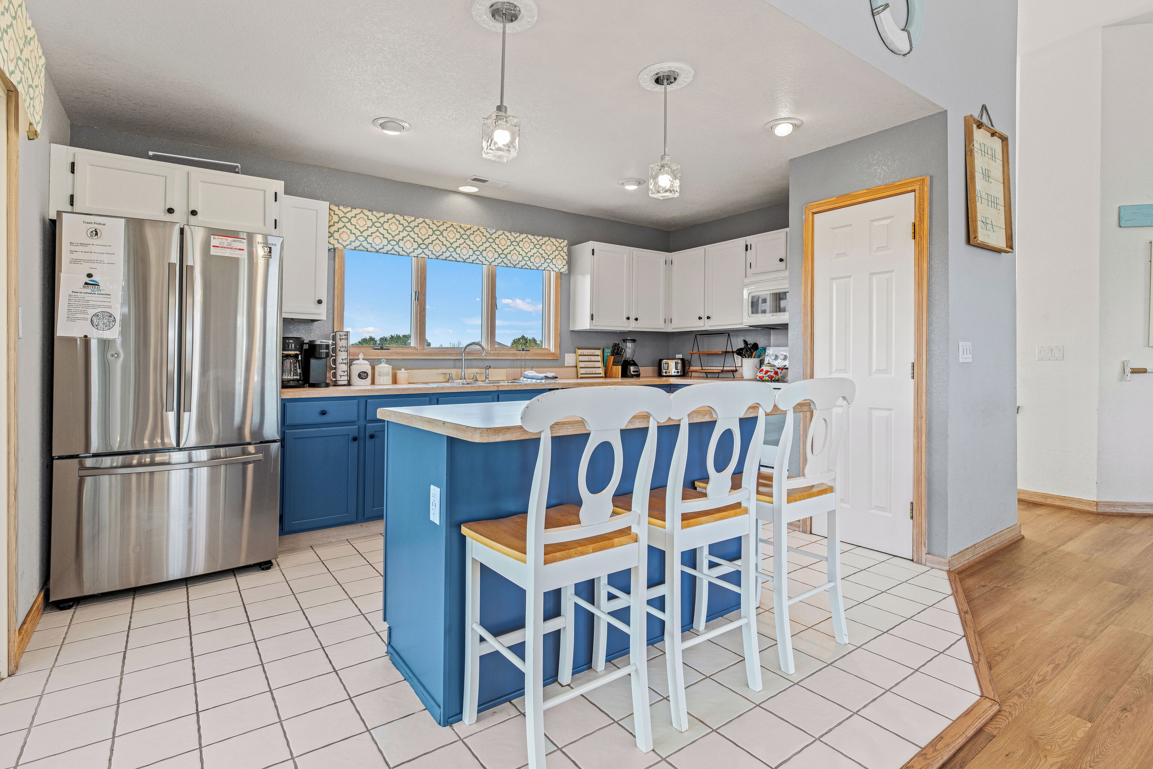 Micro-ondes, four, plaque de cuisson, lave-vaisselle