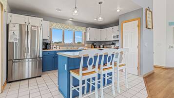 Micro-ondes, four, plaque de cuisson, lave-vaisselle