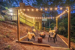 Terrace/patio - Luxury Retreat with Hot Tub in Pigeon Forge (Pigeon Forge)