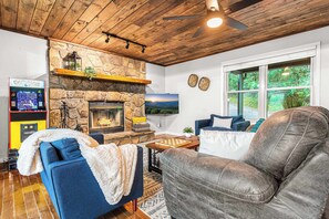 Smart TV, fireplace, books, offices