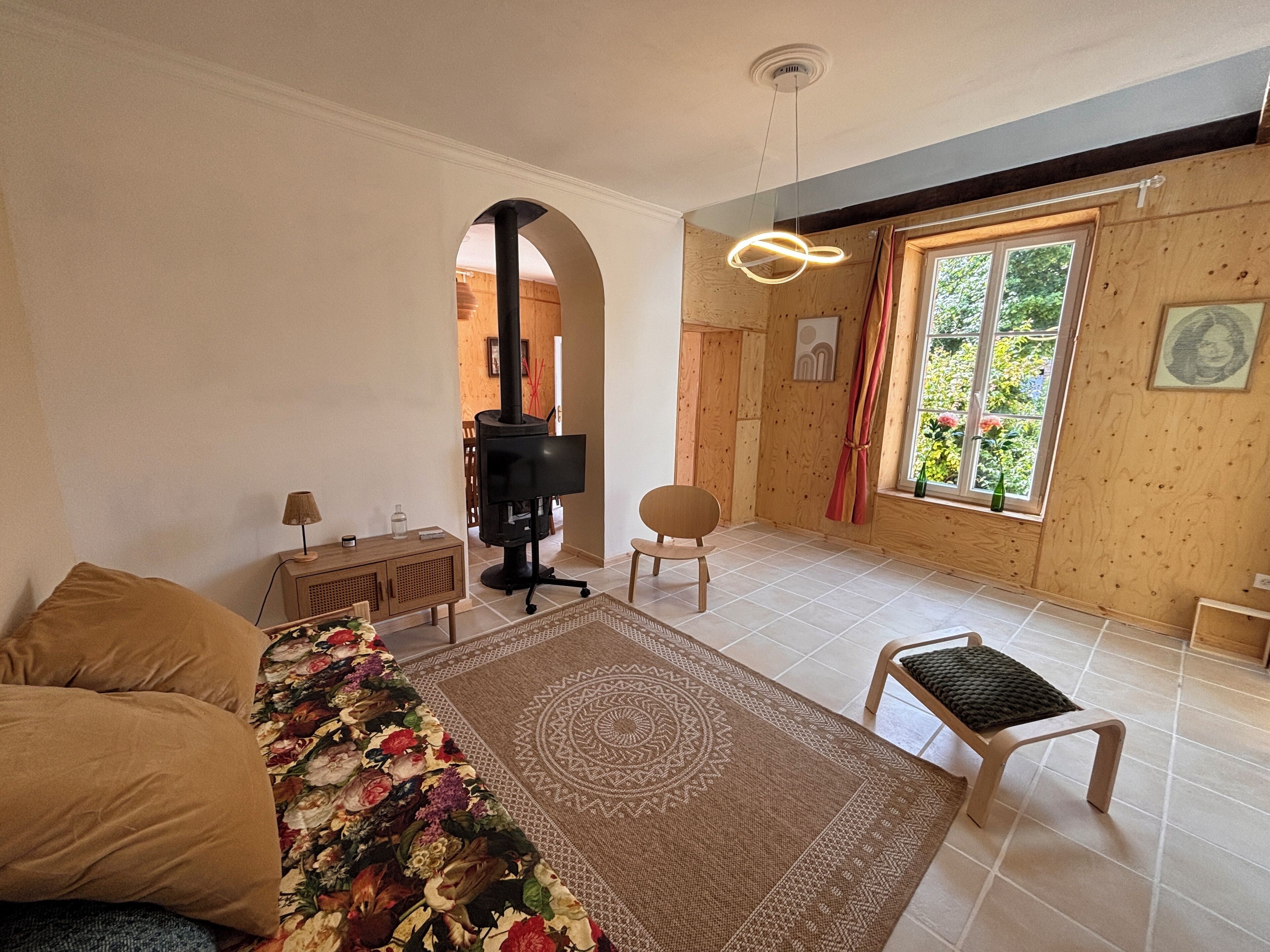 2 chambres, fer et planche à repasser, Wi-Fi, draps fournis