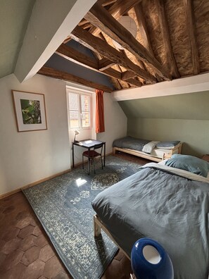 2 chambres, fer et planche à repasser, Wi-Fi, draps fournis