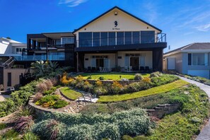 Exterior - Beachfront Stay, Private & Romantic l Nova Escapes (Blue Bay)