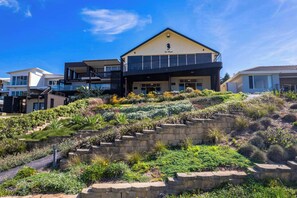 Exterior - Absolute Beachfront Escape | Blue Bay|Nova Escapes (Blue Bay)