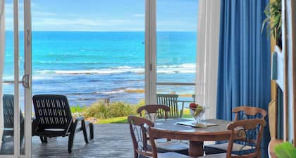 Beachfront Stay, Private & Romantic l Nova Escapes