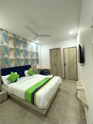 Deluxe Double Room - The Grand Chetak Inn (Indore)