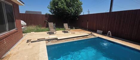 Piscina a l'aire lliure i piscina climatitzada