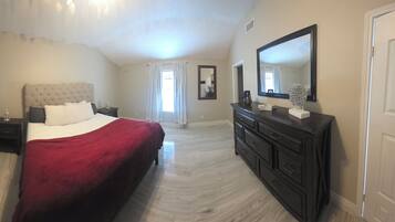 4 bedrooms, desk, free WiFi, bed sheets