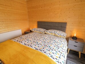 1 Schlafzimmer, individuell dekoriert, individuell eingerichtet
