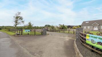 المنطقة المحيطة بالمنشأة