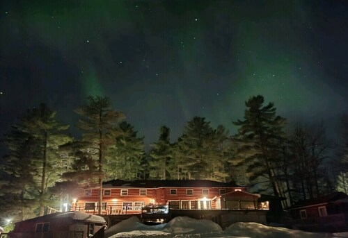 2 bedroom cabin in the heart of Voyageurs National Park on Lake Kabetogama.