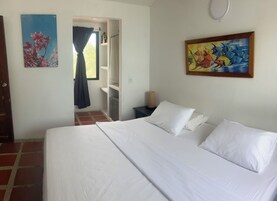 Caja de seguridad en la habitación, wifi gratis y ropa de cama 