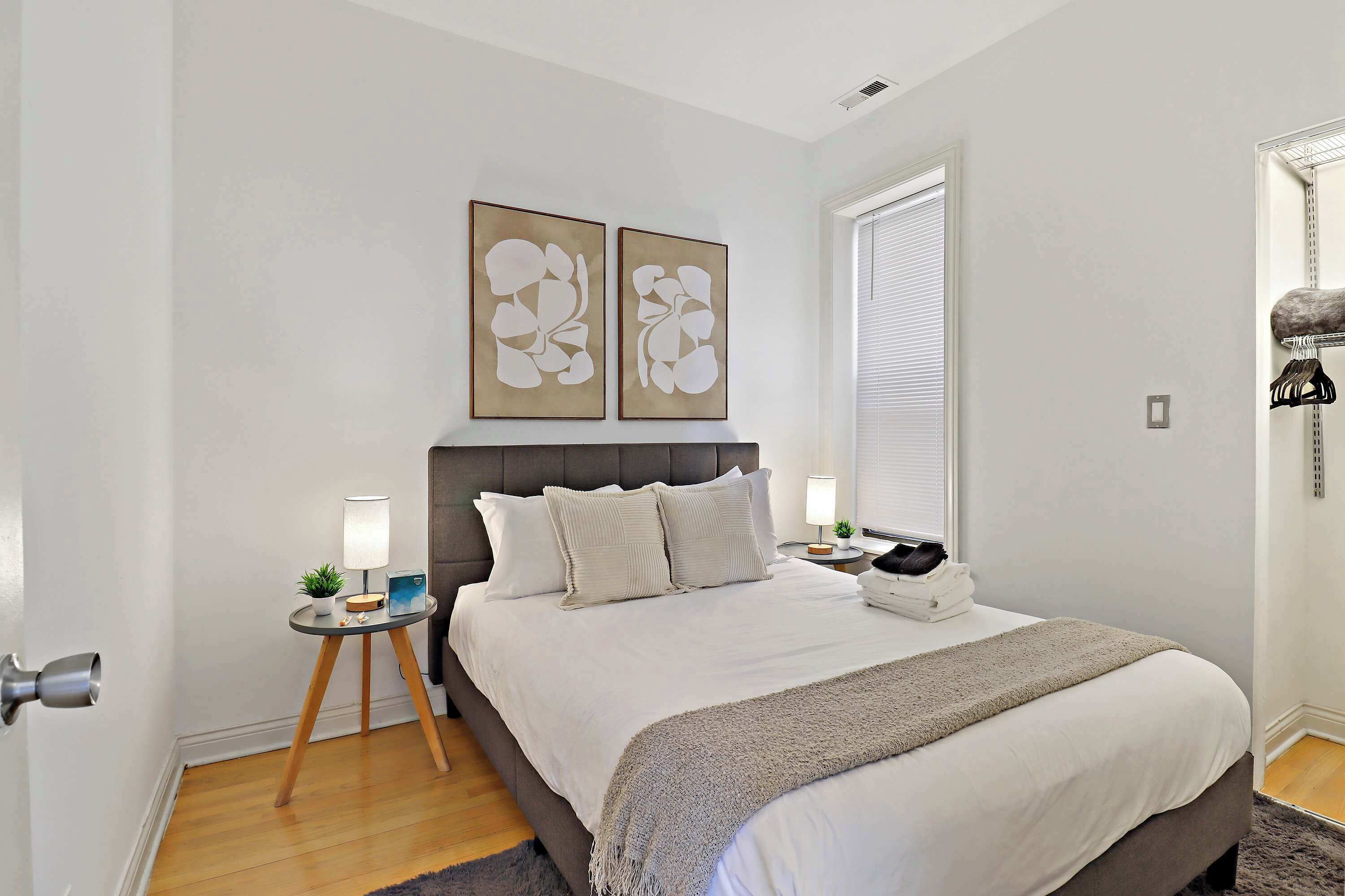 4 soverom, strykejern/-brett, reiseseng for barn og sengetøy