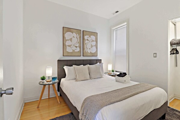 4 soverom, strykejern/-brett, reiseseng for barn og sengetøy