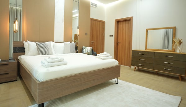 1 bedroom, in-room safe, desk, soundproofing