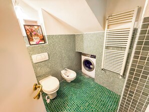 Shower, hair dryer, bidet, towels - [Piazza Erbe] Residence Skyline View 360 [Free Parking] (Verona)