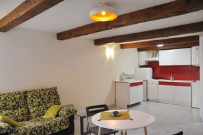 Living area - Cosy, quiet apartment near the Old Port (Marseille)