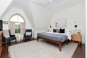 2 makuuhuonetta, työpöytä, ilmainen Wi-Fi, vuodevaatteet