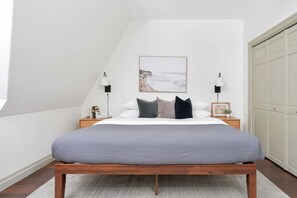 2 bedrooms, desk, free WiFi, bed sheets