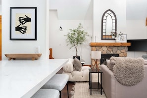 Smart TV y chimenea