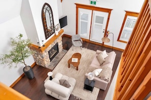 Smart TV y chimenea