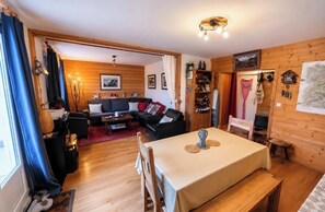TV - Spacious family nest with balcony in Chamonix (Chamonix-Mont-Blanc)