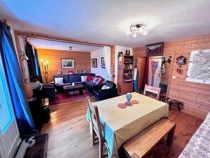 TV - Spacious family nest with balcony in Chamonix (Chamonix-Mont-Blanc)